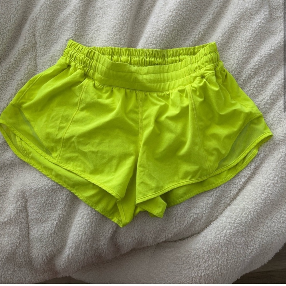 Lululemon hotty hot shorts size 8 2.5inch